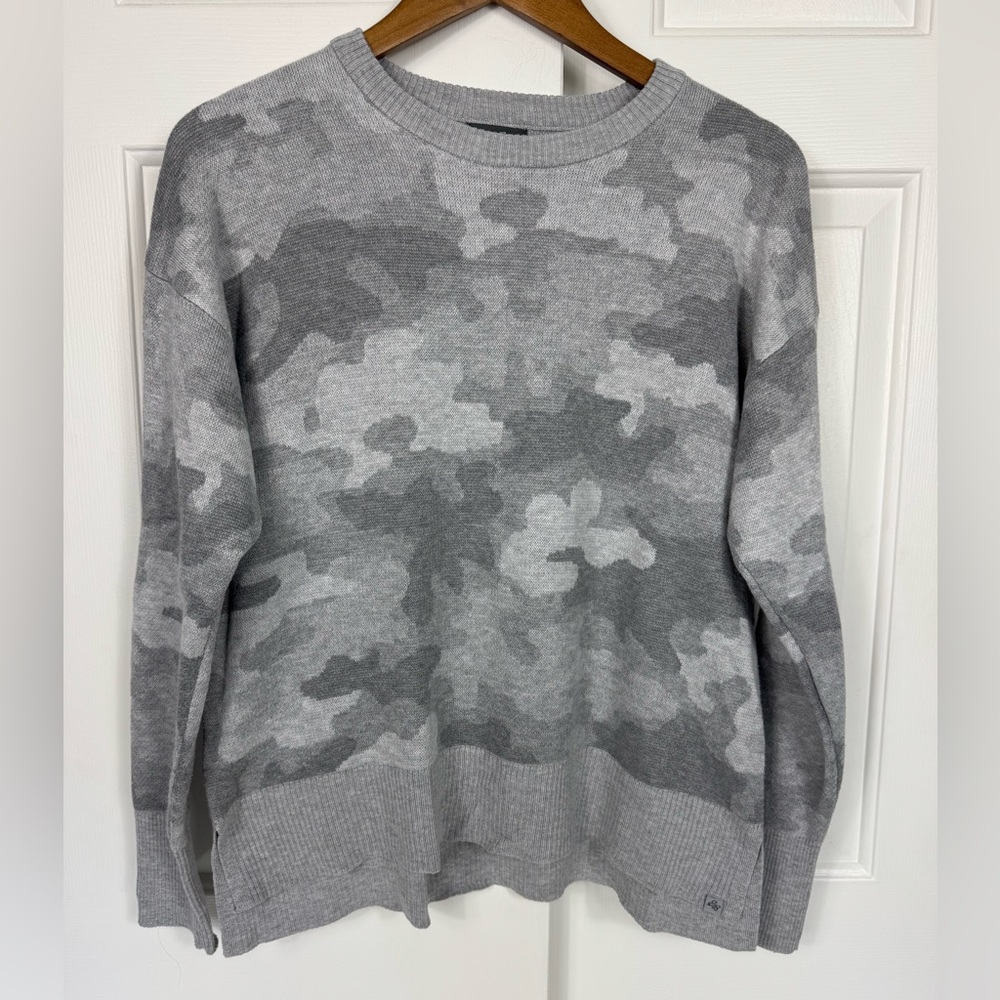 Eddie Bauer Women’s Gray Crewneck Long Sleeve‎ Sweater Size M Split Bottom